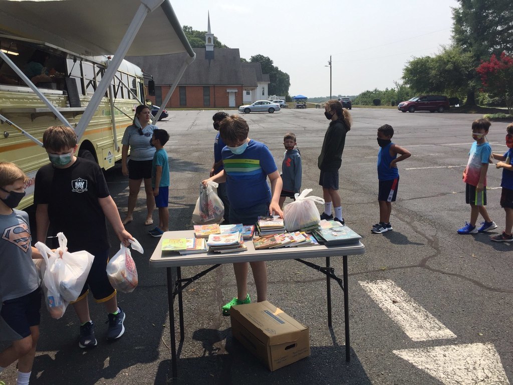 Students at the Sunshine Food Bus
